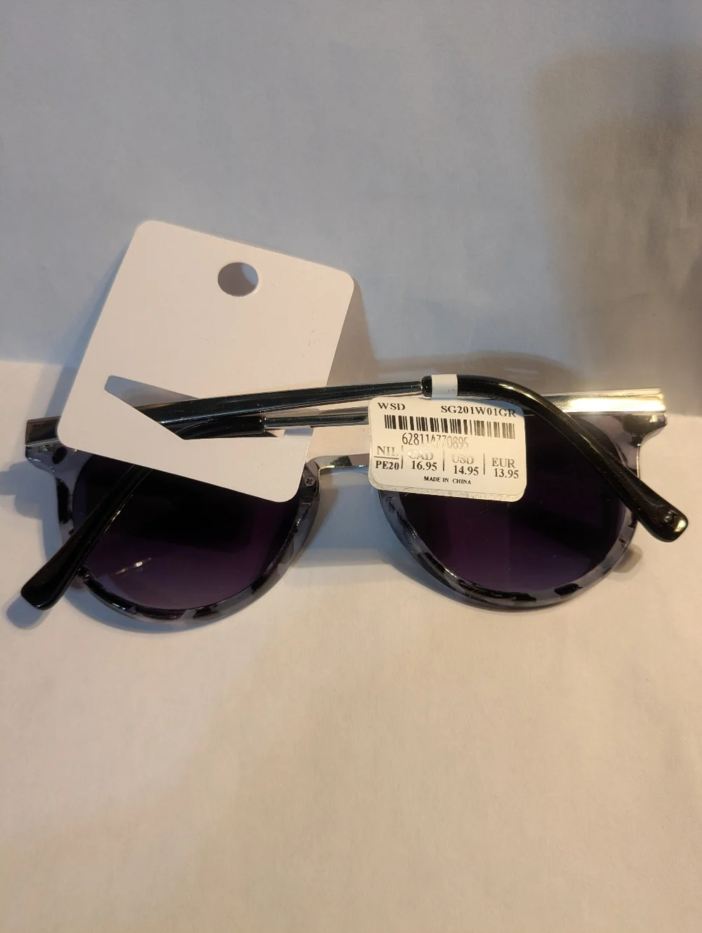NWT Sunglasses - Picture 2 of 3